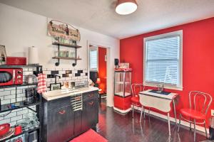 Retro-Style Studio in Historic Downtown Home!