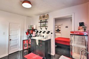 Retro-Style Studio in Historic Downtown Home!
