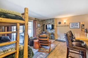 Walk to Ski Lift and Village Lovely Kirkwood Condo!