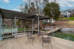 Lakeside Retreat - Private Lake Access - Oak Ridge