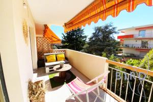 Bright flat near to the beach & harbor