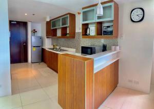 Spacious and Cozy 2-BR in City