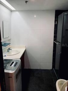 Spacious and Cozy 2-BR in City