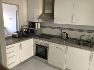 Duquesa Suites - superb Sea views & overlooking pool