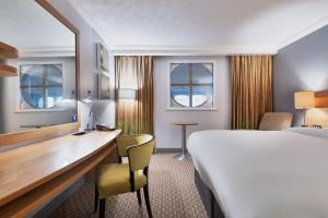 Superior Room room in Park Inn by Radisson Cardiff City Centre
