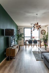 New Spacious Apartment with City View