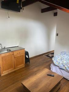 HOSTAL HABITACIONES ECONOMICAS CERCA DEL TERMINAL DE BUSES Cafetería