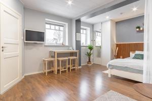 Romantic studio apartment - private entrance!