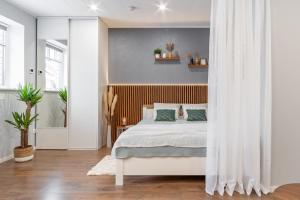 Romantic studio apartment - private entrance!