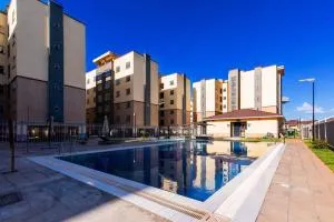 JKIA Crystal Rivers Suite with a Pool and Mall - 阿西里弗