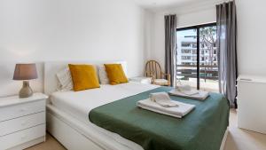 Sweet Apartment by LovelyStay