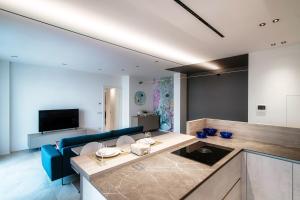 Sette - by MyHomeInComo