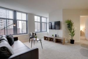 Upscale Comfort Next to Metro and Dining
