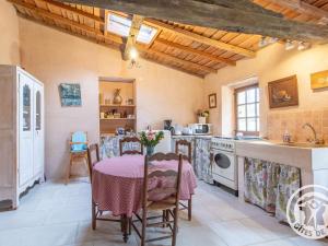 Maisons de vacances Gite Brossay, 2 pieces, 2 personnes - FR-1-622-53 : photos des chambres