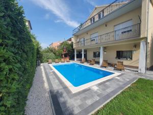Villa Isabella with private heated pool