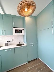 TAR11D - Estudio con Vistas al mar, Wifi, Smart TV, Fire Stick Amazon, en el Centro, a 600 metros Playa