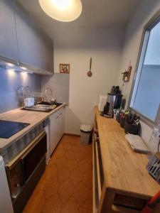 Studio of 30m with nice view on the sea