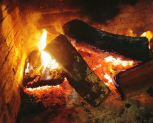 Casa rural El Patio con chimenea, barbacoa, piscina, patios exteriores para sus mascotas de manera gratuita