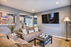 Charming Rocky Point Home about 1 Mi to Beach!