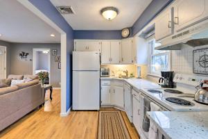 Charming Rocky Point Home about 1 Mi to Beach!