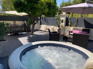 Maisons de vacances Key Largo villa 2p avec pkg clim grande terrasse avec jacuzzi proche port et plage : photos des chambres