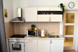 Romantic Bijou Apartment near Old Town!