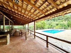 Linda Chácara a 20 min do centro de Curitiba - 坎普拉古