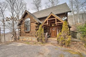 Hot Tub and Mtn Views! All-Season Escape in Franklin