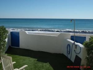 APARTAMENTO BAJO NATURISTA A PIE DE PLAYA.