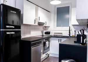 Downtown Apartment with Free Garage Balcony and AC