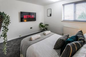 2 Bed Townhouse with Free Parking