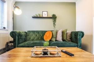 2 Bed Townhouse with Free Parking