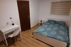 Old Cherry Apartment