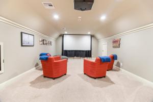 Luxury Waterfront Home Family and Pet Friendly Near Surfside Beach 11 Mins