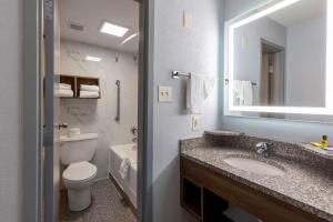 King Room - Non-Smoking room in Best Western Plus St. Louis West-Westport