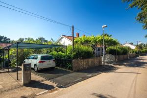 Apartments by the sea Njivice, Krk - 20519