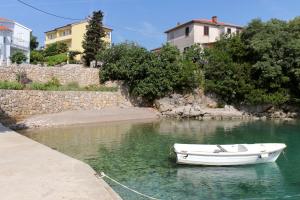 Apartments with a parking space Vantacici, Krk - 20507