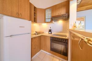 Apartments with parking space Njivice, Krk - 20543