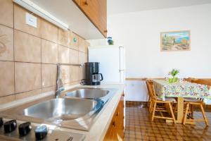 Apartments with parking space Njivice, Krk - 20548