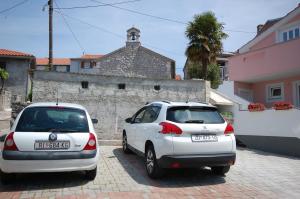 Apartments with a parking space , Krk - 20629