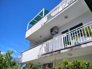 Apartments with a parking space Kastel Stafilic, Kastela - 20694