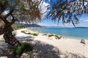 Apartments with a parking space Kastel Stafilic, Kastela - 20694