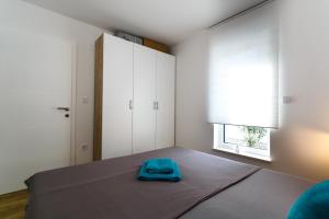 Apartments with parking space Vantacici, Krk - 20707