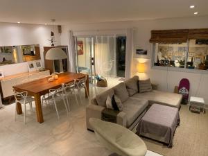 Linda Casa em Camburizinho 100 m da praia