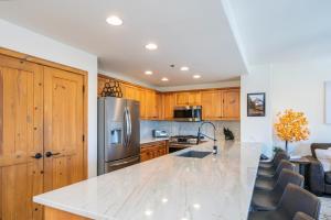 Bear Creek Lodge 309AB by Alpine Lodging Telluride