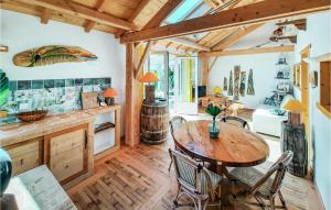 Maisons de vacances 2 Bedroom Gorgeous Home In Plouguerneau : photos des chambres