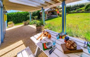 Maisons de vacances 2 Bedroom Gorgeous Home In Plouguerneau : photos des chambres