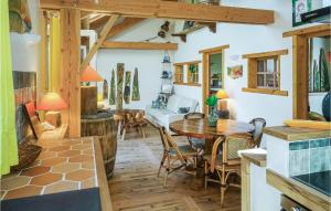 Maisons de vacances 2 Bedroom Gorgeous Home In Plouguerneau : photos des chambres