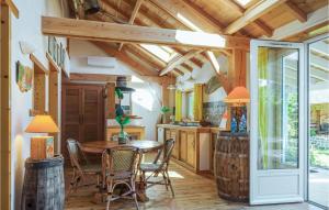 Maisons de vacances 2 Bedroom Gorgeous Home In Plouguerneau : photos des chambres