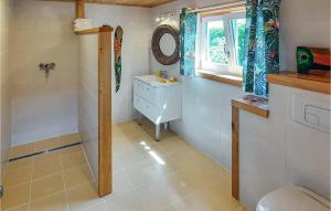 Maisons de vacances 2 Bedroom Gorgeous Home In Plouguerneau : photos des chambres